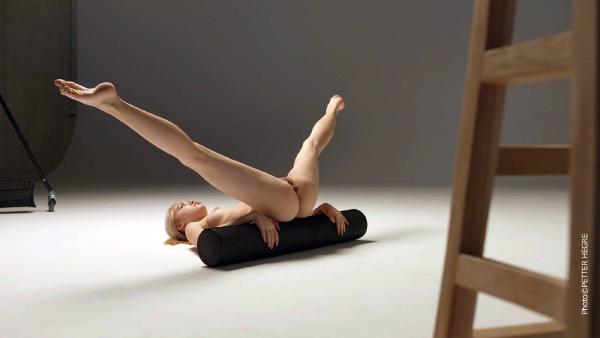 Margot ejercicio al desnudo