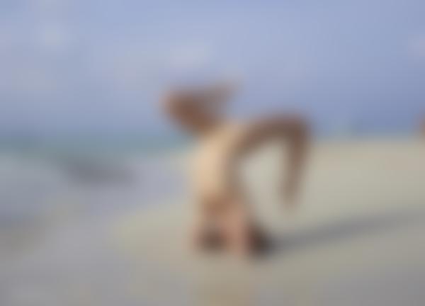 Image #8 from the gallery Jenna beach acrobat