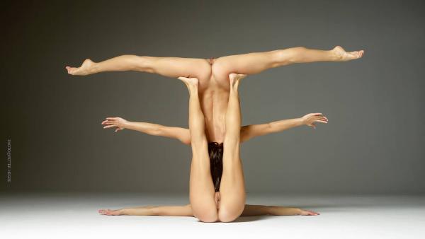 Julietta og Magdalena contortionists