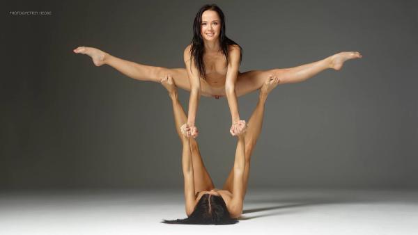 Julietta og Magdalena sexy akrobater