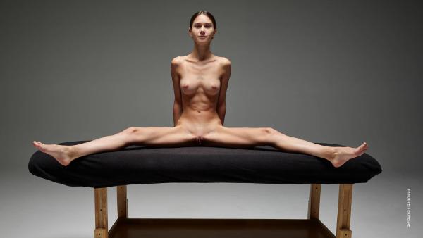 Leona çıplak masaj sanatı