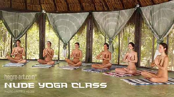 Nøgen yoga klasse