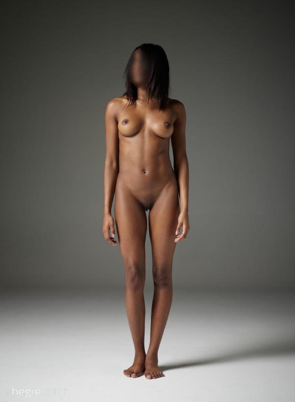 Bild #2 från galleriet Ombeline Black-modeller spelar roll