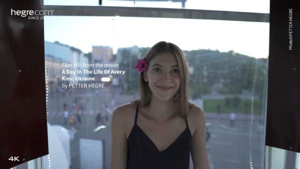 Екранна снимка №7 от филма Един ден от живота на Ейвъри, Киев, Украйна