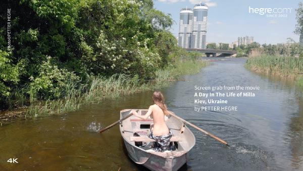 Tangkapan layar # 2 dari film A Day In The Life of Milla, Kyiv, Ukraine