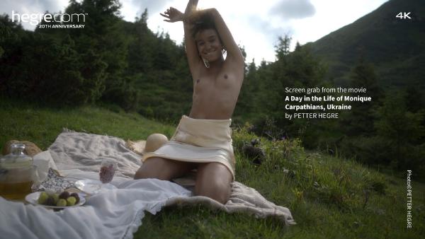 A day in the life of Monique, Carpathians, Ukraine filminden # 1 ekran görüntüsü
