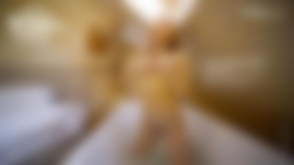 Kuvakaappaus #10 elokuvasta Päivä Tianan elämässä: uusi aamunkoitto, Ivano-Frankivsk, Ukraina