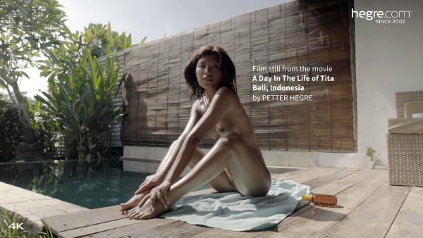 Kuvakaappaus #6 elokuvasta Päivä Titan elämässä, Bali, Indonesia