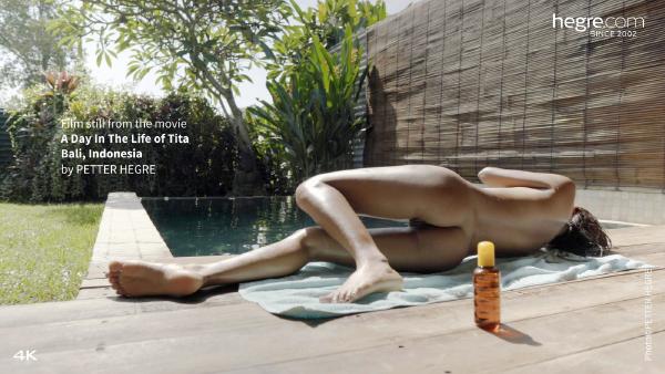 Tangkapan layar # 3 dari film A Day In The Life of Tita, Bali, Indonesia