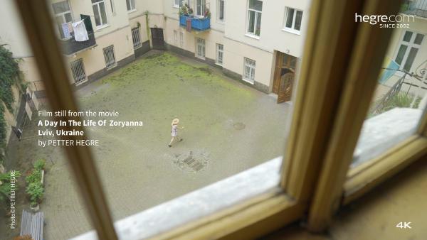 Ekrano paėmimas #5 iš filmo Diena Zoryannos gyvenime, Lvove, Ukrainoje