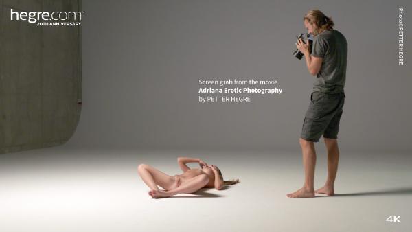 Ekrāna paņemšana #2 no filmas Adriana Erotiskā fotogrāfija
