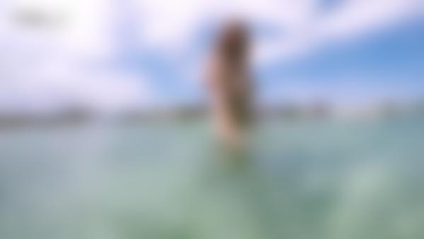 Captura de tela #10 do filme Alisa Naked In Ibiza