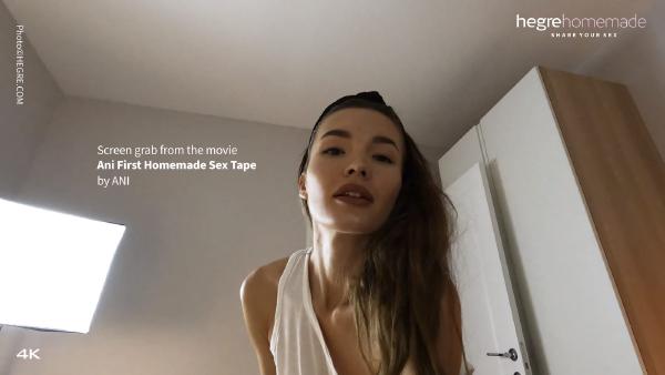 Zrzut ekranu #1 z filmu Ani First Homemade Sex Tape