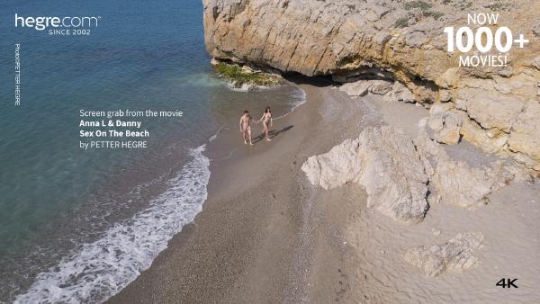 फ़िल्म 4 से स्क्रीन ग्रैब # अन्ना एल और डैनी समुद्र तट पर सेक्स