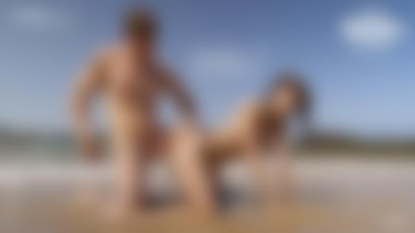 电影 安娜·L 和丹尼·孙，《沙滩、大海和性》 中的屏幕截图 #9