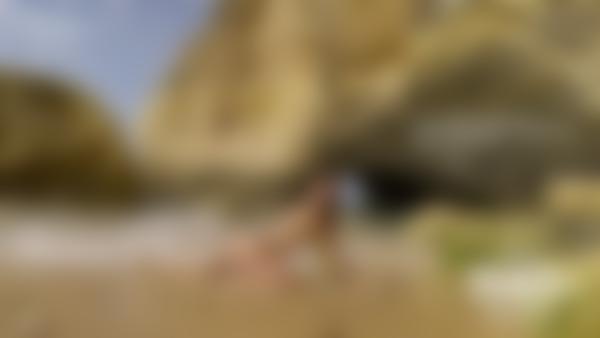 Skjermtak #11 fra filmen Anna L. Naken fotoseanse på stranden