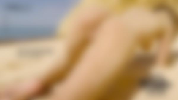 Ekrāna paņemšana #12 no filmas Anna L. Seksīgā pludmales fotosesija