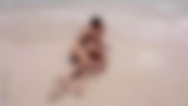 Kuvakaappaus #11 elokuvasta Ariel ja Alex seksiä rannalla