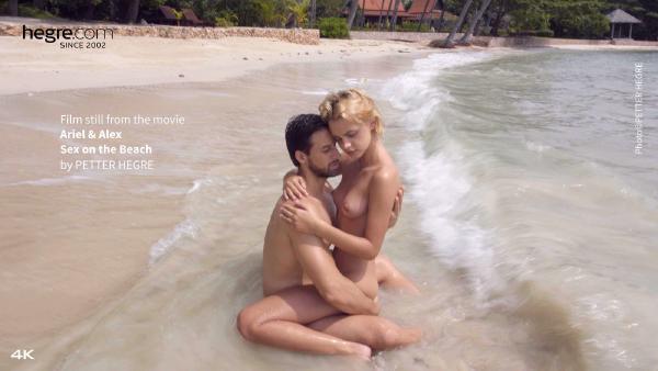 电影 爱丽儿和亚历克斯在海滩上做爱 中的屏幕截图 #2