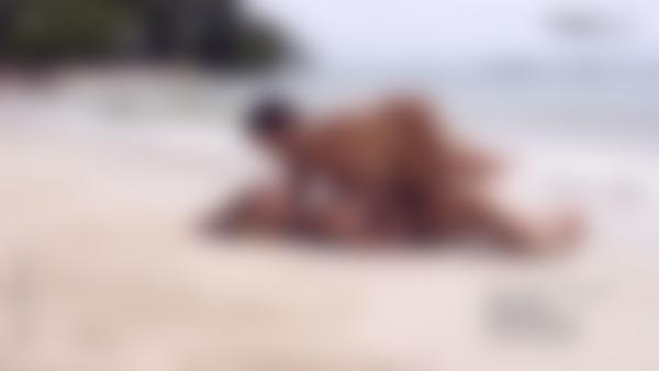 Screenshot #9 dal film Ariel e Alex fanno sesso in spiaggia