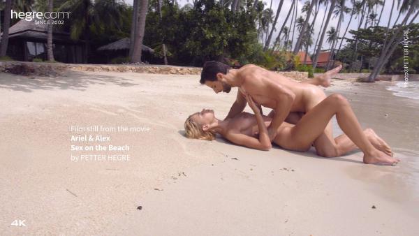 फ़िल्म 6 से स्क्रीन ग्रैब # समुद्र तट पर एरियल और एलेक्स सेक्स