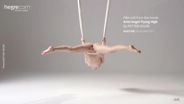 Skærmgreb #7 fra filmen Ariel Angel flyver højt