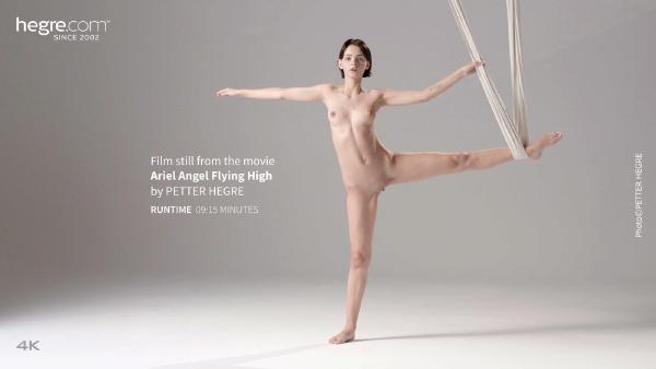 Skærmgreb #8 fra filmen Ariel Angel flyver højt