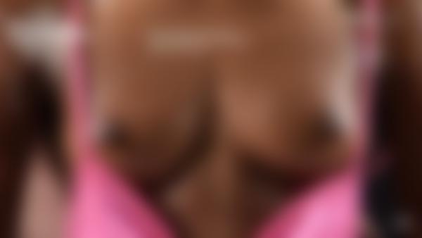 Schermopname #9 uit de film Zwart-witte borstmassage