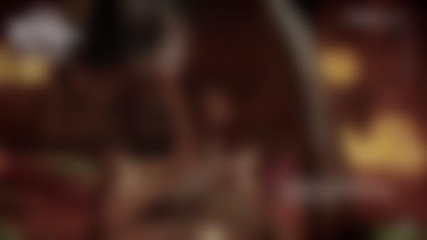 Kuvakaappaus #10 elokuvasta Charlotta Tantra -temppelihieronta