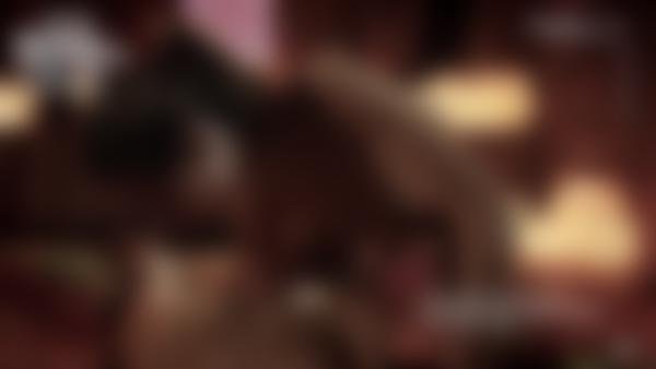 Kuvakaappaus #9 elokuvasta Charlotta Tantra -temppelihieronta