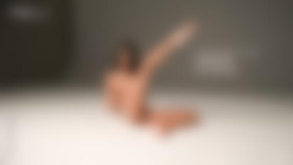 Skjermtak #11 fra filmen Clau første gangs nakenmodellering