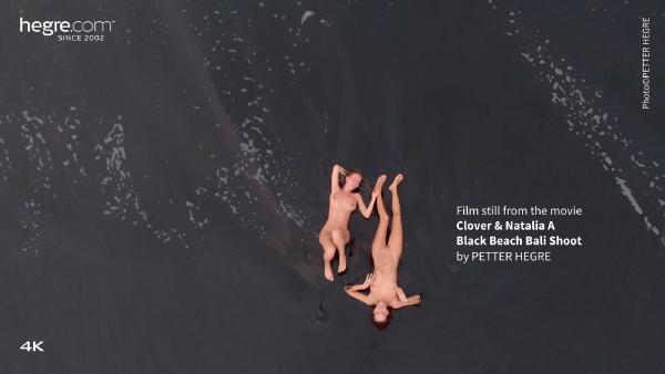 电影 Clover 和 Natalia 巴厘岛黑沙滩拍摄 中的屏幕截图 #7