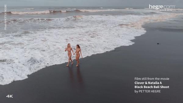 Schermopname #3 uit de film Clover en Natalia een Black Beach Bali-shoot