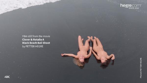 Screenshot #5 aus dem Film Clover und Natalia A - Shooting an einem schwarzen Strand auf Bali