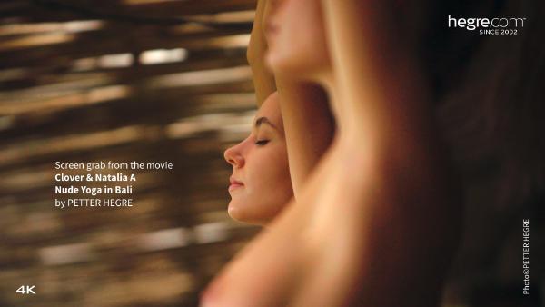 Skærmgreb #1 fra filmen Clover og Natalia En nøgen yoga på Bali