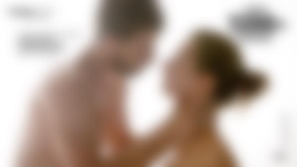 Skärmgrepp #9 från filmen Pars sexuella uppvaknande massage