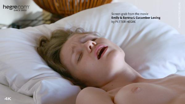 Emily And Serena L Cucumber Loving filminden # 4 ekran görüntüsü