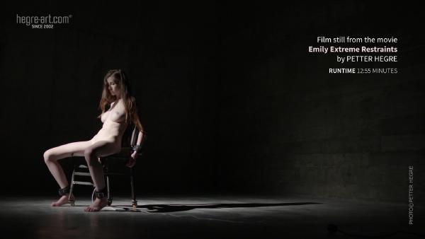 Tangkapan layar # 8 dari film Emily Extreme Restraints