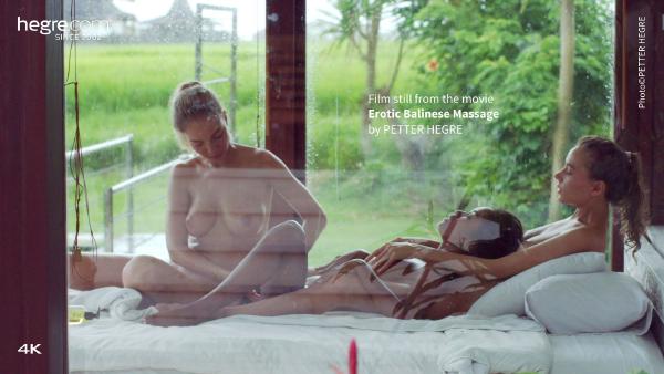 Screenshot #3 dal film Massaggio erotico balinese
