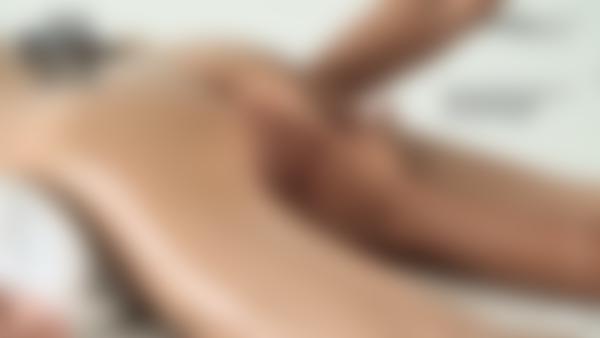 Ekrāna paņemšana #9 no filmas Pirmā erotiskā masāža