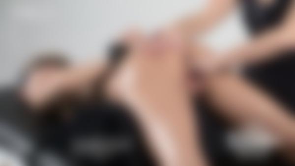 Skærmgreb #11 fra filmen Tvungen orgasme massage