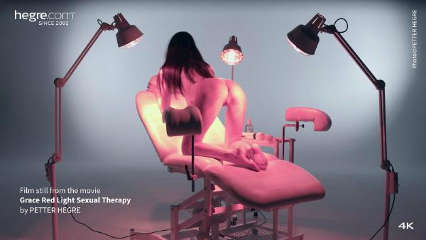 Schermopname #5 uit de film Grace Red Light seksuele therapie
