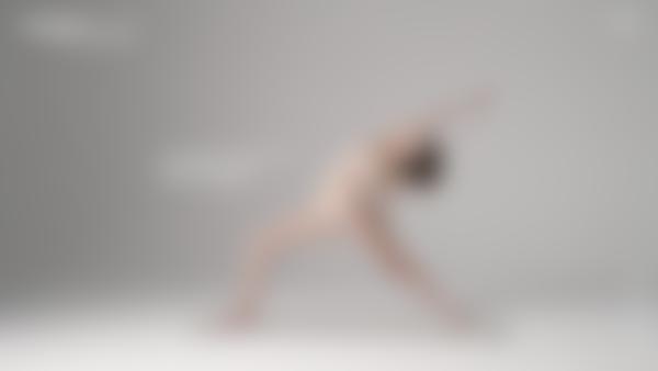 电影 汉娜裸体瑜伽 中的屏幕截图 #10