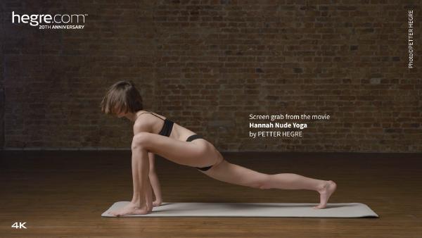 Skærmgreb #5 fra filmen Hannah nøgen yoga