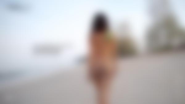 Kuvakaappaus #10 elokuvasta Hiromi Nude Beach