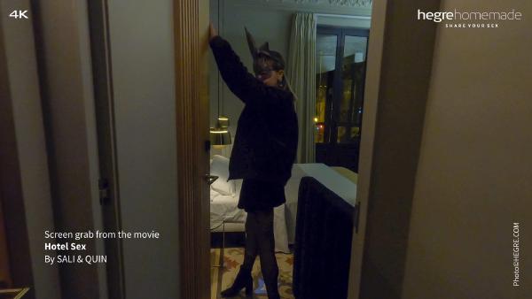 Ekrano paėmimas #1 iš filmo Sali ir Quin viešbutis „Seksas“.