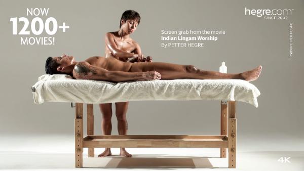 Skærmgreb #5 fra filmen Indisk Lingam-tilbedelse