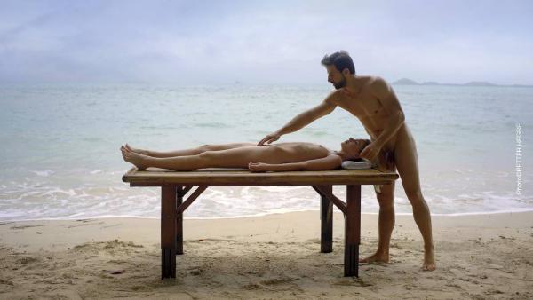 강렬한 분출 오르가즘 마사지