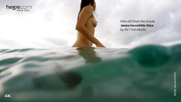 Kuvakaappaus #8 elokuvasta Jenna Uskomaton Ibiza