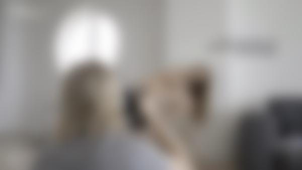 फ़िल्म 10 से स्क्रीन ग्रैब # जोली की पहली नग्न फोटो शूट